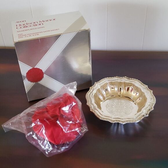 Vtg 1978 Avon Hudson Manor Collection Silverplated Dish with Ariane Satin Sachet - Picture 1 of 10
